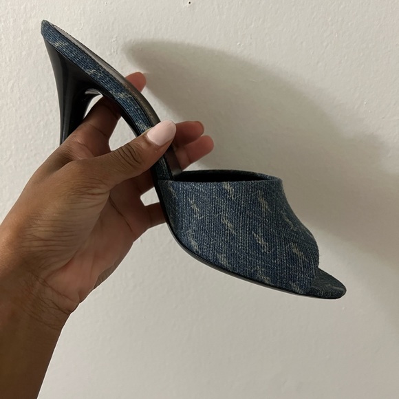 Saint Laurent - Picture 2 of 12